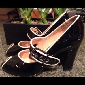 boutique 9 black patent lthr peep toe pumps 10.5